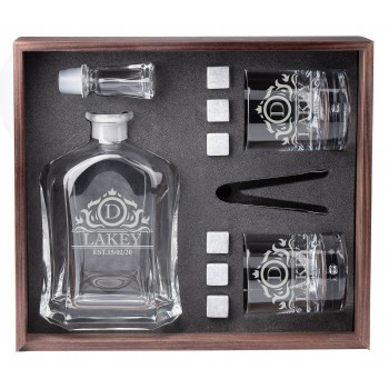 AIGATPersonalizēts viskija glāžu komplekts no 2 gab., viskija karafe 700ml  + personalizētu koka kastīti , viskija akmeņi , 24 dažādi dizaini.