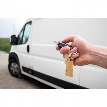 Bambusa atslēgu piekariņš "kravas automašīna" | Tuva