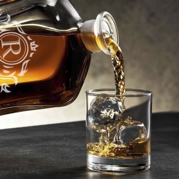 AIGATPersonalizēts viskija glāžu komplekts no 2 gab., viskija karafe 700ml  + personalizētu koka kastīti , viskija akmeņi , 24 dažādi dizaini.