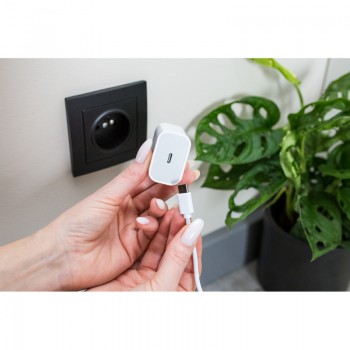 USB wall charger | Tina