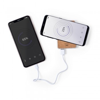 Wireless power bank 5000 mAh made from wheat straw, natural cork front part, wireless charger 5W, works with mobile phones with inductive charging function, can charge three mobile devices simultaneously, 4 diodes indicating power level, 2 USB 5V/2.1A out
