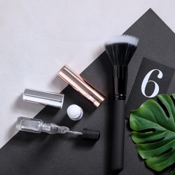 Lip balm stick, SPF15 protection, vanilla scent AIV0764-05