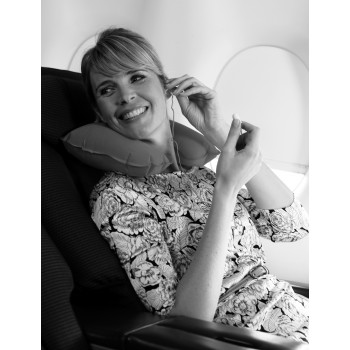 Inflatable travel cushion, neck pillow in pouch AIV4701-11