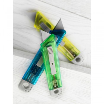 Cutter with safety mechanism AIV5633-10