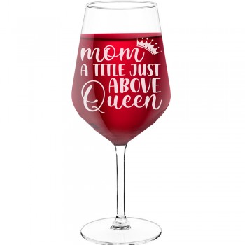 Vīna Glāze Personalizēta ar Uzrakstu - "Mom- A Title Just Above Queen 2", Dāvana Vīna Mīļotājam, Izmērs 530ml