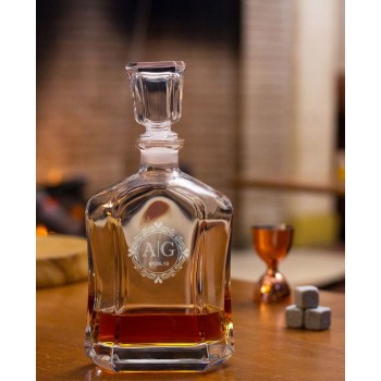 Personalised Whiskey Bourbon Scotch Decanter Anniversary Wedding Gift, Size 700ml / 23.75oz Personalised Whiskey Bourbon Scotch Decanter Anniversary Wedding Gift, Size 700ml / 23.75oz