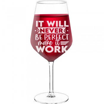 Dzirkstošā Vīna Glāze ar Uzrakstu - "It Will Never Be Perfect Make It Work", Ideja Dāvanai, 530ml izmērs