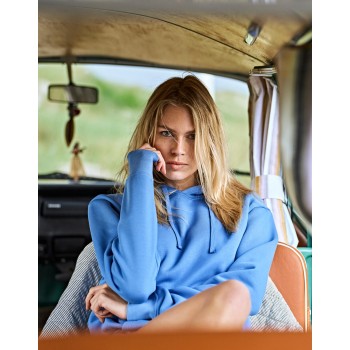 Vīriešu džemperis ar kapuci